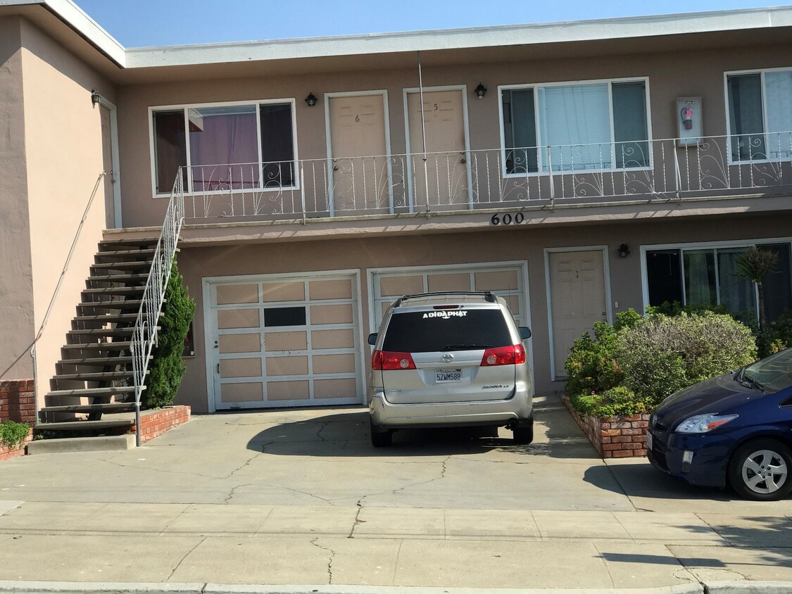 Primary Photo - 600 Commercial Ave