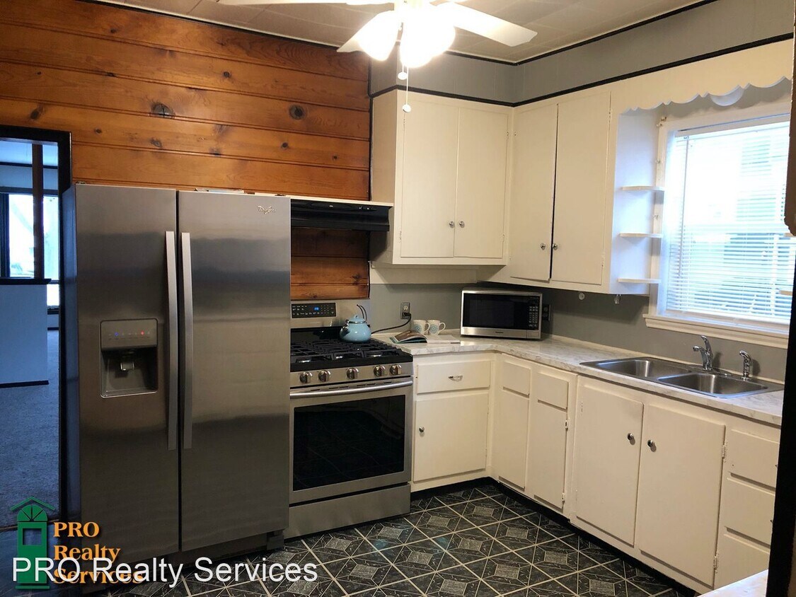 Foto principal - 2 br, 1 bath House - 727 Geranium Ave E