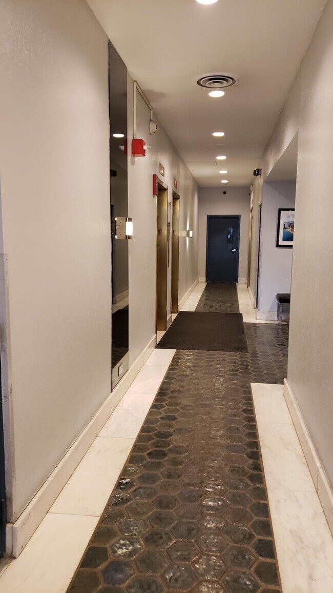 Foto del edificio - 6171 N Sheridan Rd
