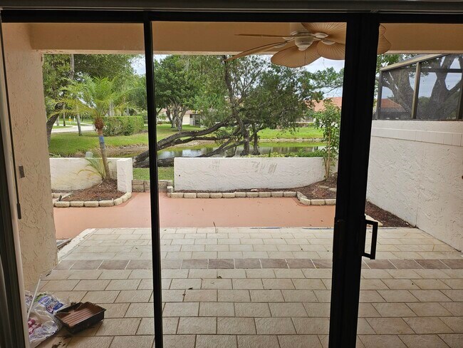 Building Photo - 20028 Rima Cir