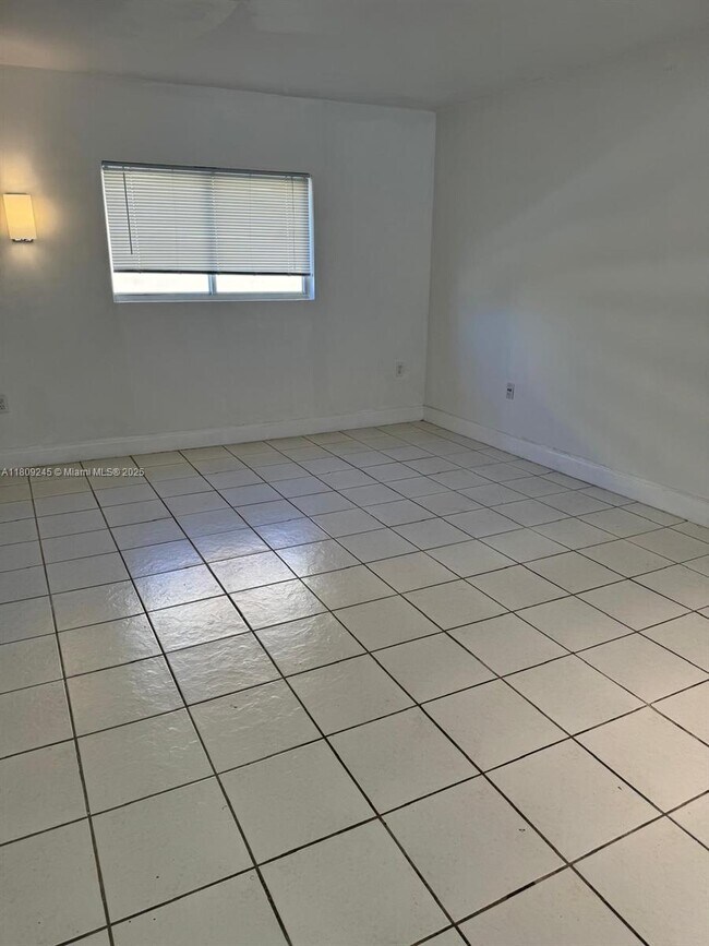 Building Photo - 14910 SW 82nd Terrace