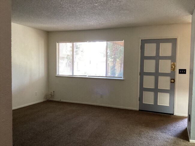 Building Photo - 563 W Alamos Ave