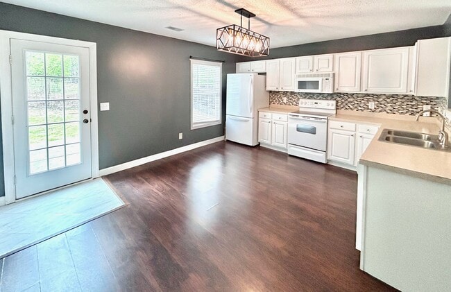 Building Photo - 245 Cardinal Pne Ln