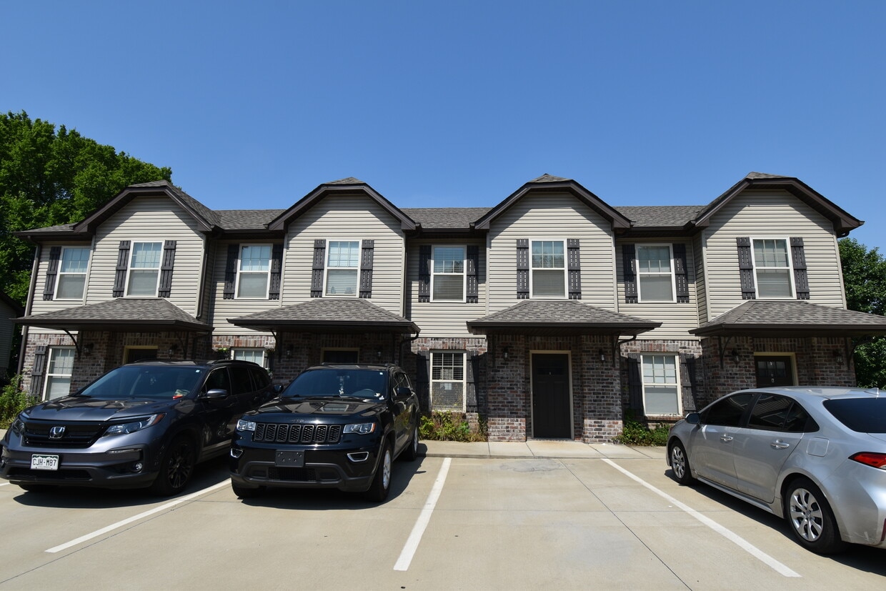 1769 Spring Water Dr, Clarksville, TN 37040 Townhome Rentals in