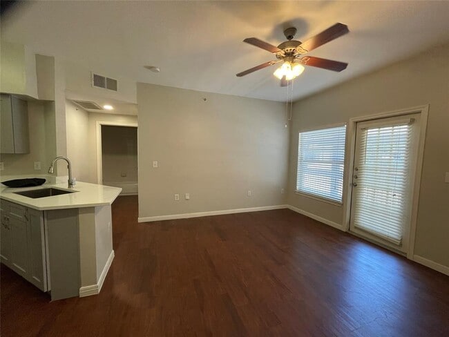 Building Photo - 2320 Gracy Farms Ln