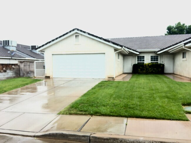Foto del edificio - 1308 Millcreek Duplex