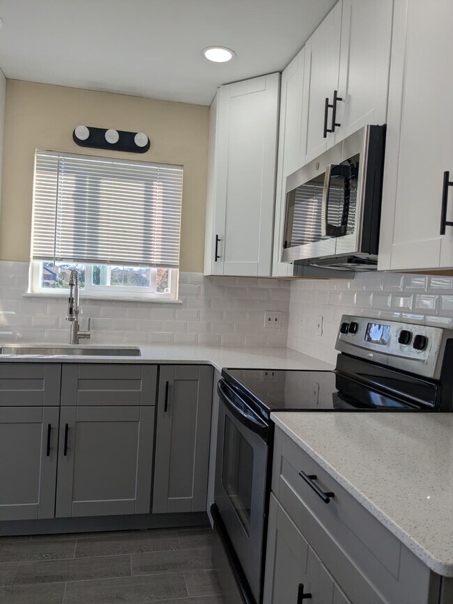 Building Photo - 3700 Golf Colony Ln