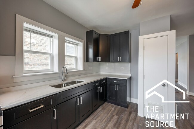 Foto del edificio - 5128 W Henderson St