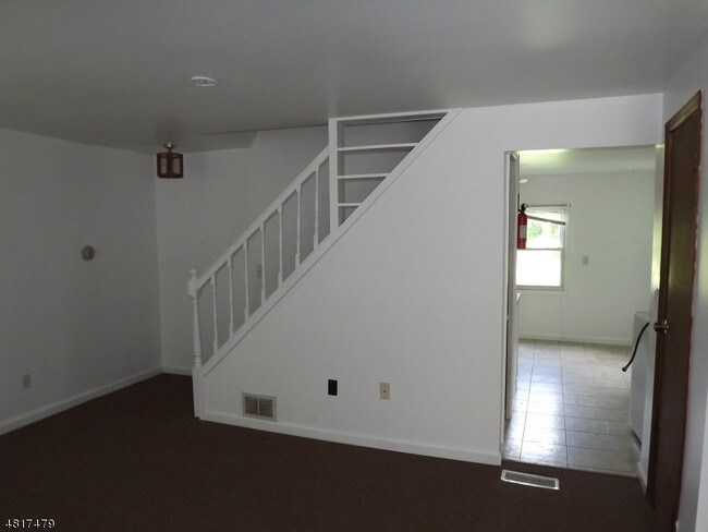 Building Photo - 220 US-46