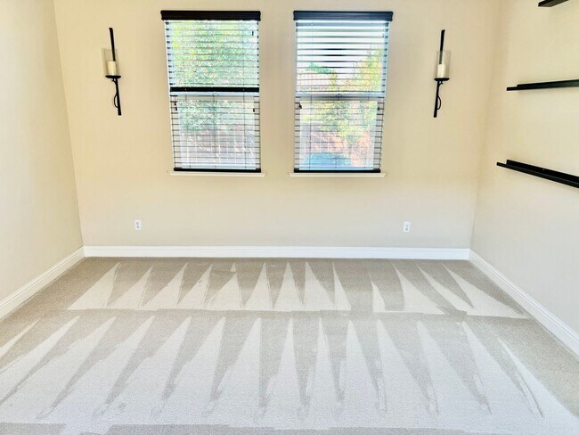 Foto del edificio - 3 br, 2 bath House - 2549 E Vermont Ave