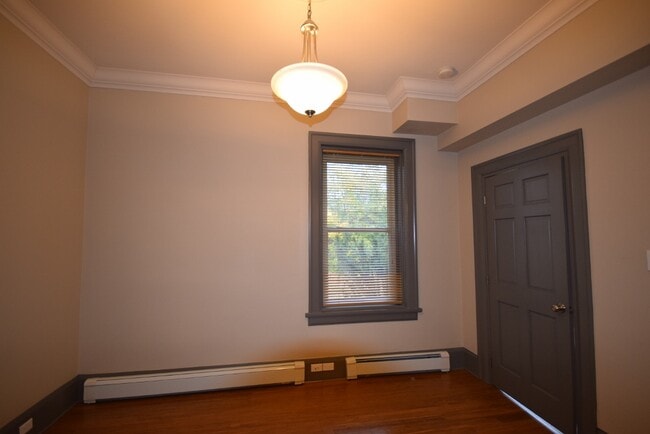 Building Photo - 315 Bay St