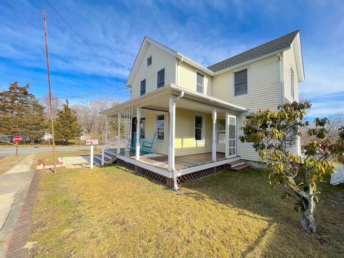 Primary Photo - 1050 Champlin Pl