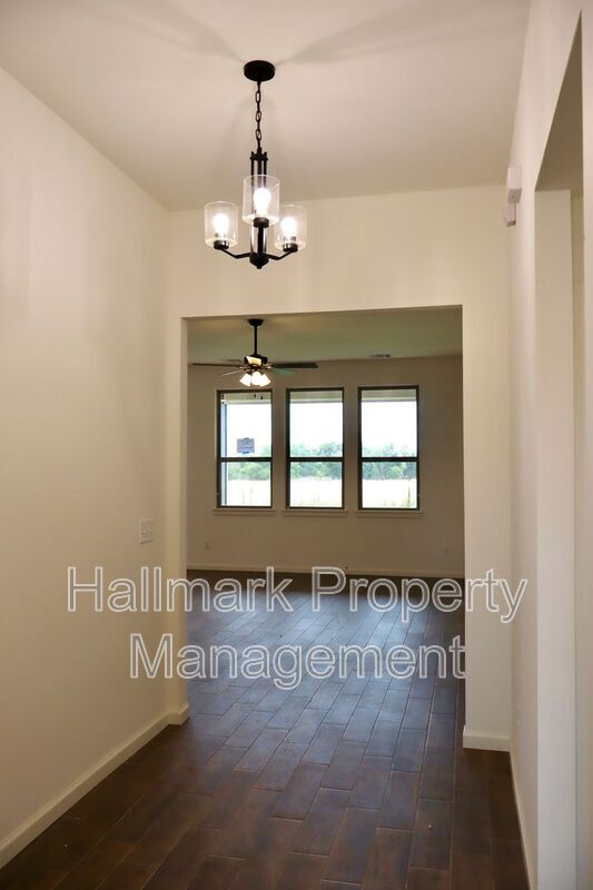 Foto del edificio - 626 Trails End Dr