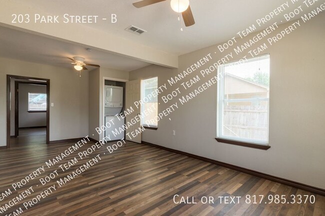 Foto del edificio - Newly Remodeled 3 Bedroom, 2 Bath in Cleburne