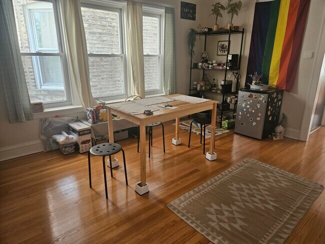 Foto del edificio - 5446 N Spaulding Ave