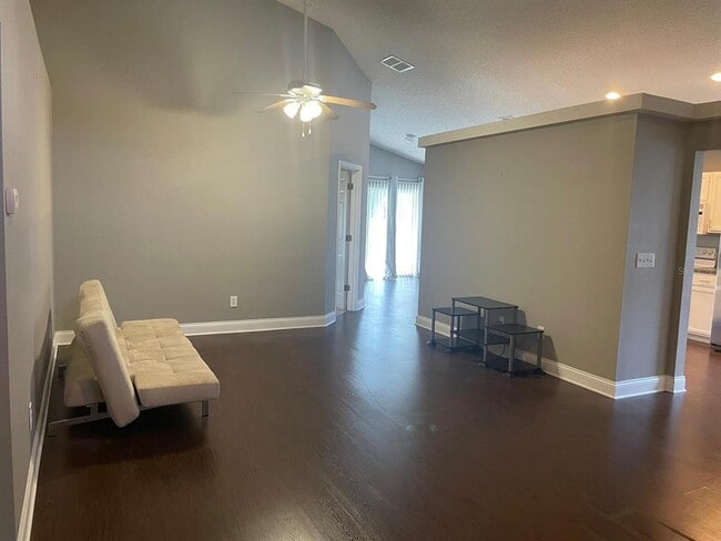 Building Photo - 308 Halstead Dr