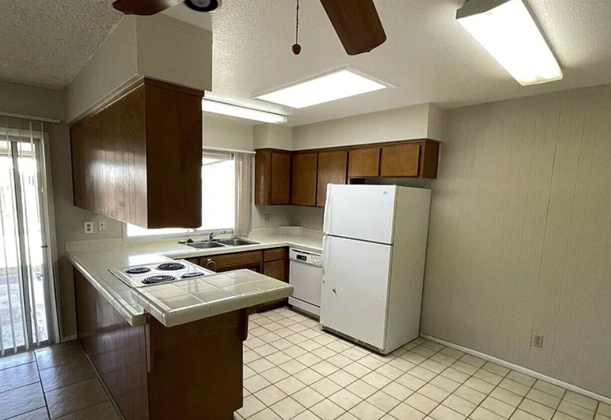 Foto del edificio - 2534 E Riviera Dr