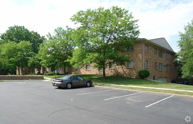 Building Photo - South Town Court