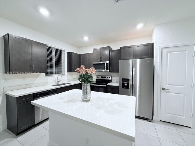 Foto del edificio - 2478 SE 10th St