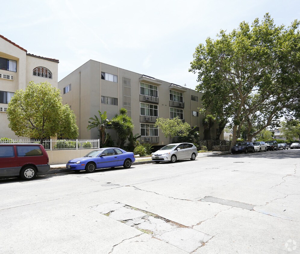 Edificio - 848 Gramercy Drive