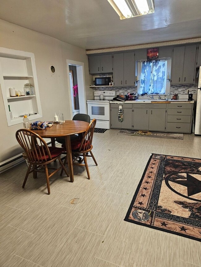 Building Photo - 3 Bedroom House in Ackley