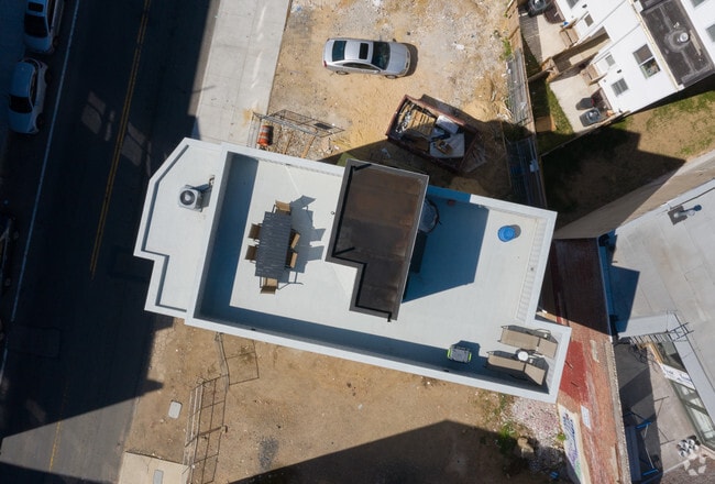 Rooftop Deck - 1547 Ridge Ave