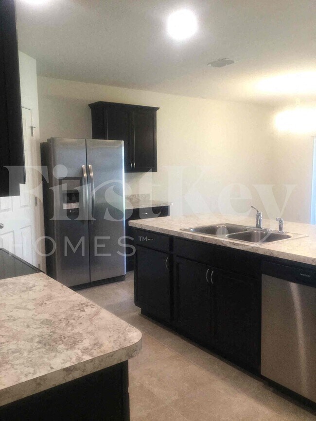 Foto del edificio - 407 SW Lakehurst Dr