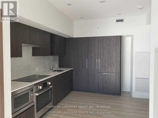 Photo du bâtiment - 17 Bathurst St