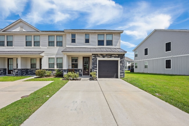 Building Photo - 7668 Park Gate Dr