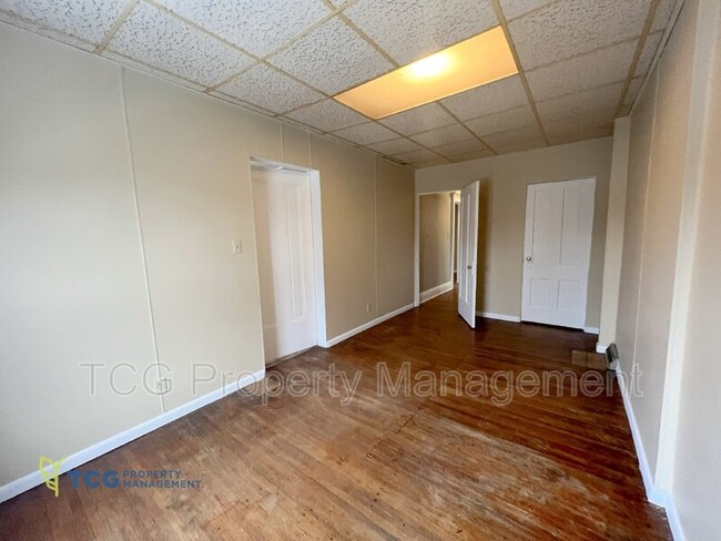 Building Photo - 639 Benton St