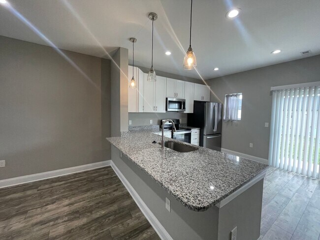 Building Photo - Blue Ridge Commons Townhome