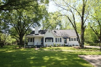 Building Photo - 1004 Anderson Rd S