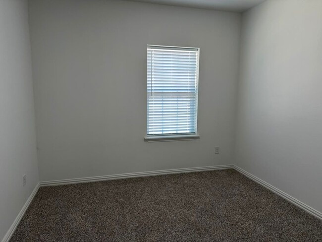 Building Photo - 6800 Oak Crest Dr W