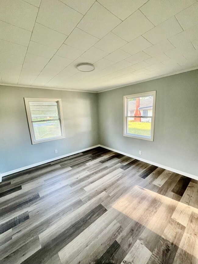 Building Photo - SPACIOUS Zephyrhills 4BR/1BA Home in the Heart of Downtown!