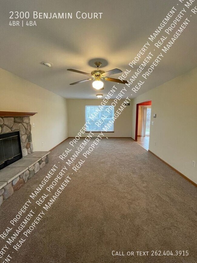 Building Photo - Beautiful Waukesha Single Family Home!