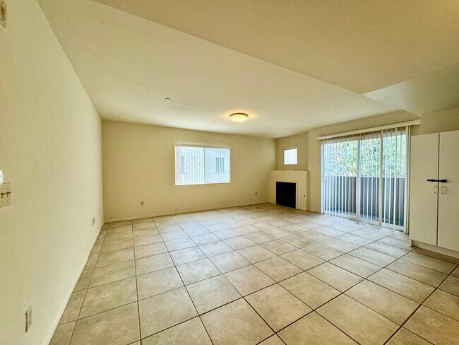 Building Photo - 3821 Mentone Ave