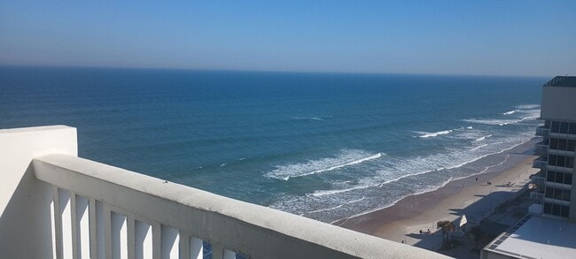 Building Photo - Ocean & city view on 16th floor