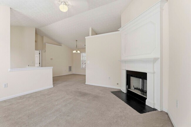 Foto del edificio - 3BR Split Level with 2 Car Garage in Jonesboro