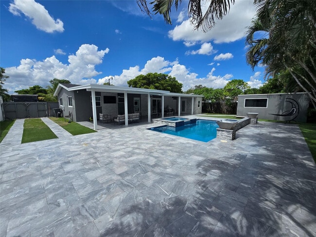 Foto del edificio - 2340 NE 8th Ave