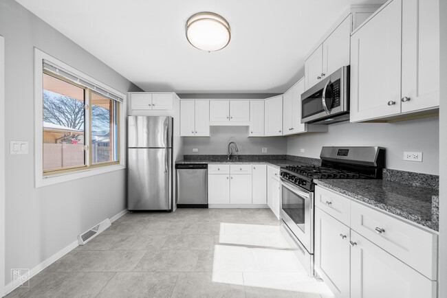 Building Photo - 521 Berkshire Ln