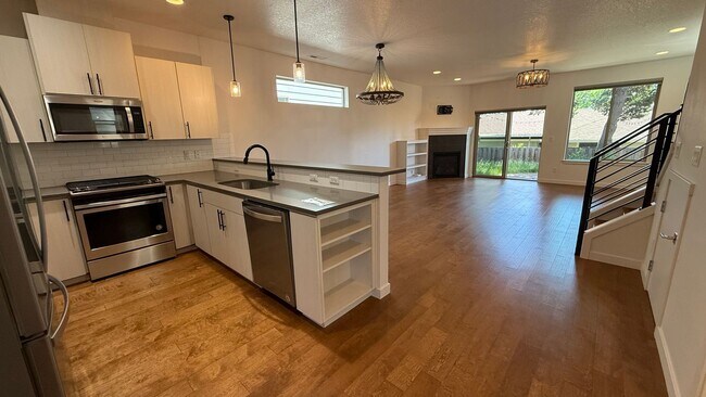 Foto del edificio - Video! Beautiful new large four bedroom ho...