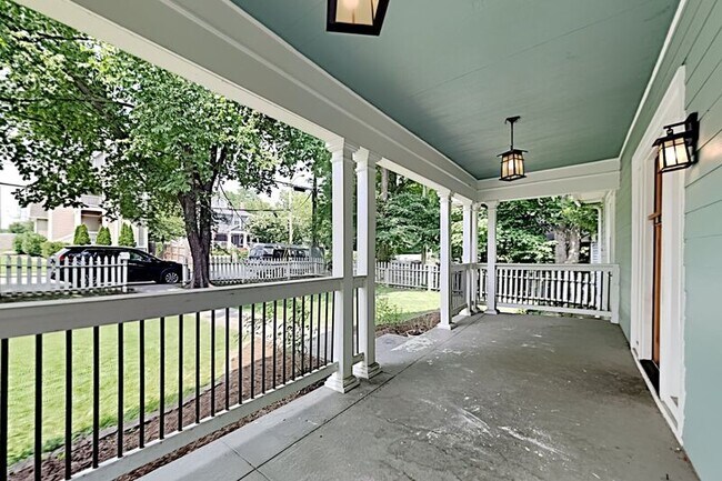 Foto del edificio - 1038 W Greenwood Ave