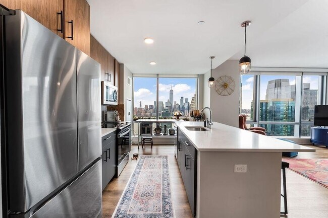 Foto del edificio - 25 Christopher Columbus Dr