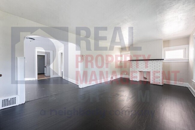 Foto del edificio - 15714 Huntmere Ave