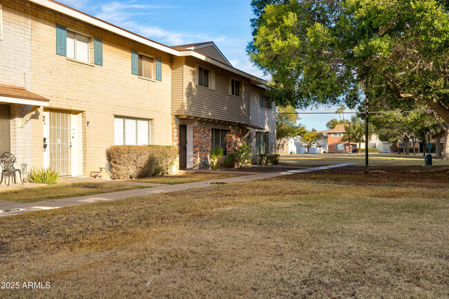 Building Photo - 1536 West Campbell Ave