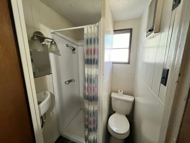 Building Photo - 7963 Elliott Rd