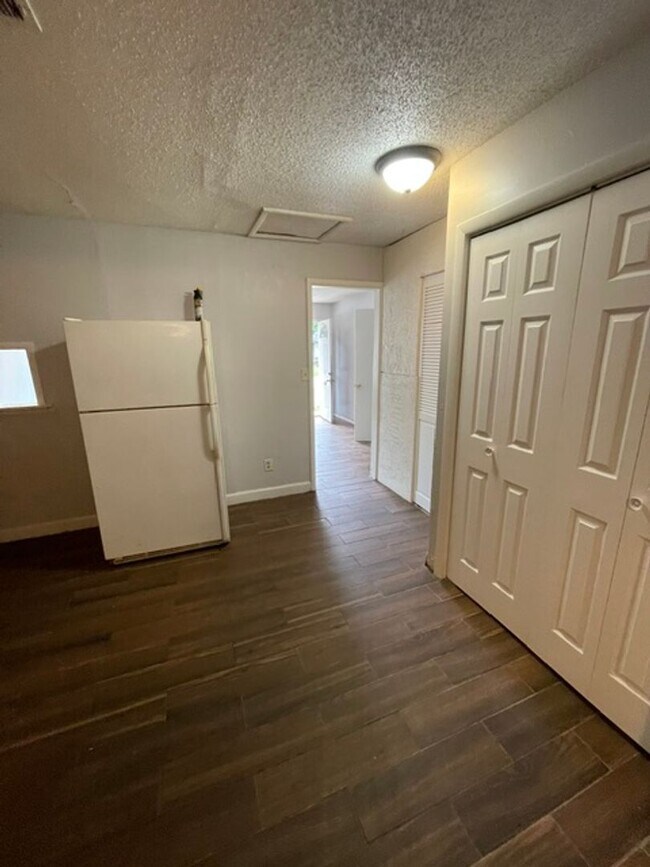 Foto del edificio - Spacious Rental Home in Derby School District