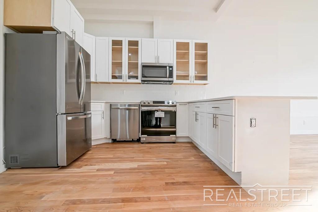 Primary Photo - Luxury Triplex Brownstone in Prime Stuyves...