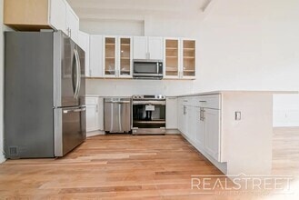 Building Photo - Luxury Triplex Brownstone in Prime Stuyves...