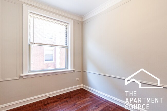 Building Photo - 542 W Surf St